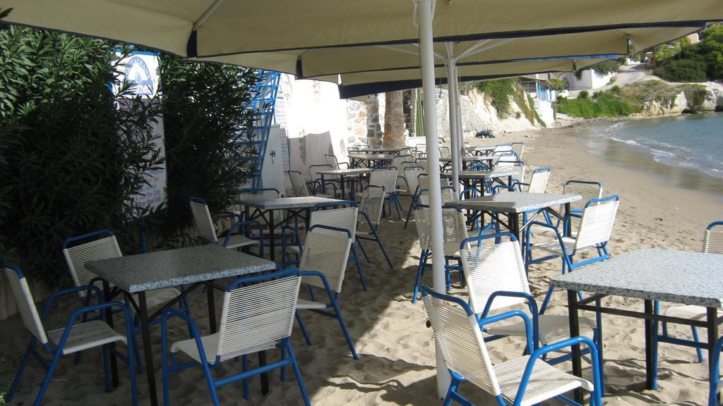 Oasis Hotel Theodoros & Litsa Galaris Agia Marina  外观 照片